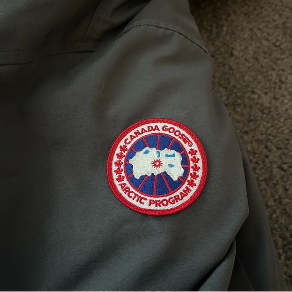 Canada Goose Men’s Down Chateau Parka - Picture 13 of 16
